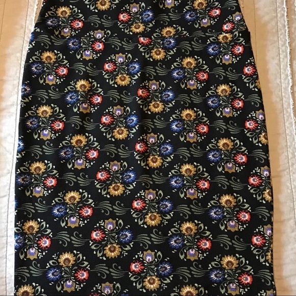 LuLaRoe floral Cassie skirt - Picture 5 of 6
